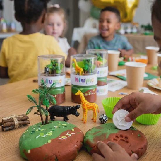 Hluma Kids Savannah Safari Wonder Jar product video, kids playing with giraffe and hippo figures and playdough
